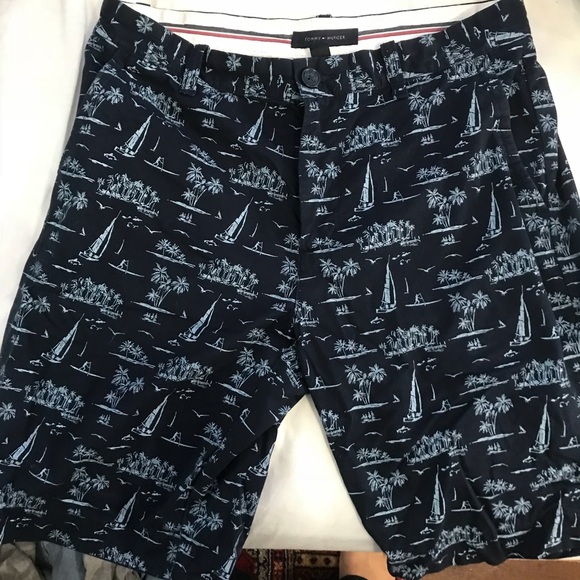 Tommy Hilfiger sailboat print shorts- 32 waist - Picture 1 of 2